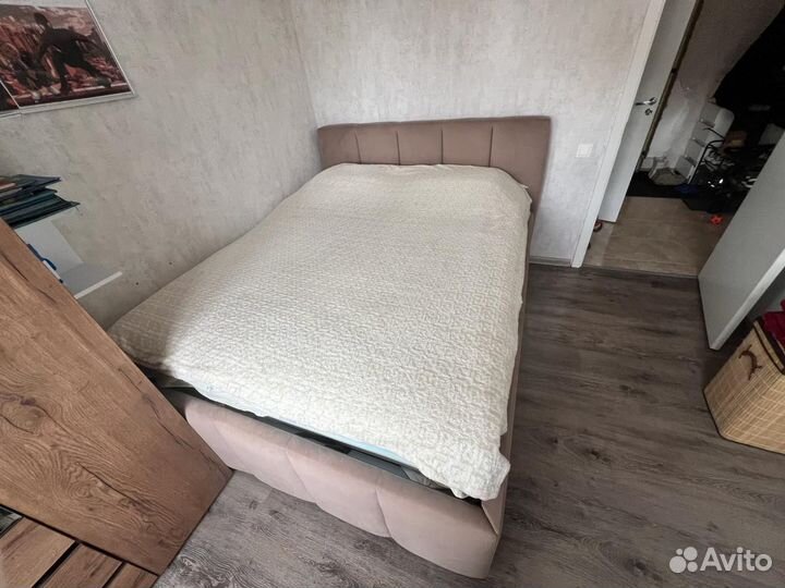 Кровать