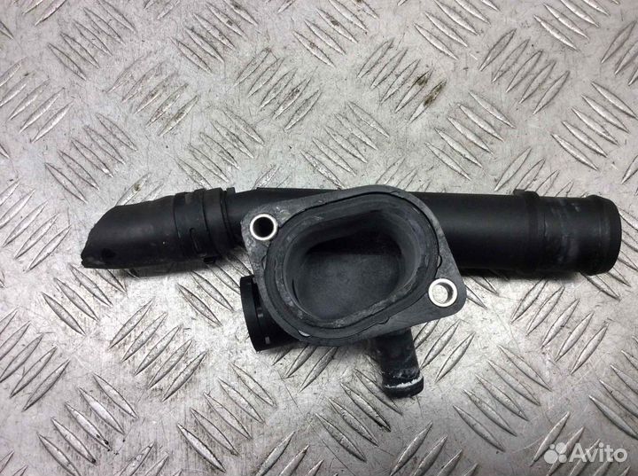 Фланец (тройник) системы охлаждения Volkswagen Gol