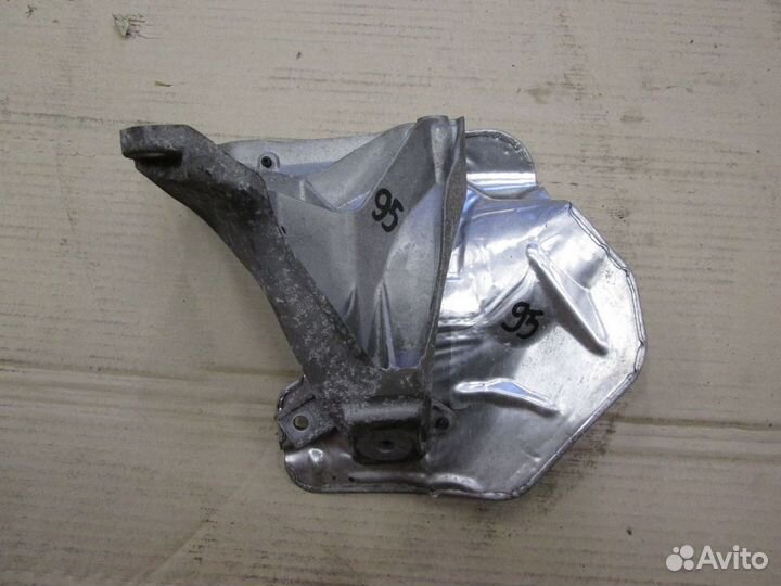 Кронштейн опоры двигателя правый Audi A6 (C6, 4F)