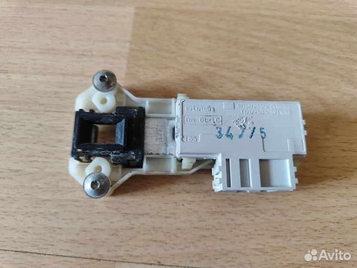 Замок двери от стиральной машины Индезит WIU61