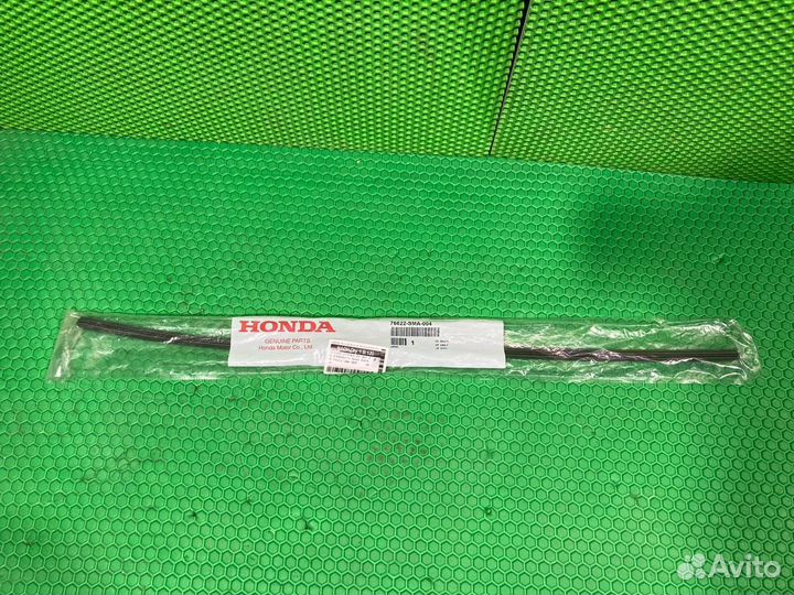 Резинка стеклоочистителя передняя левая Honda
