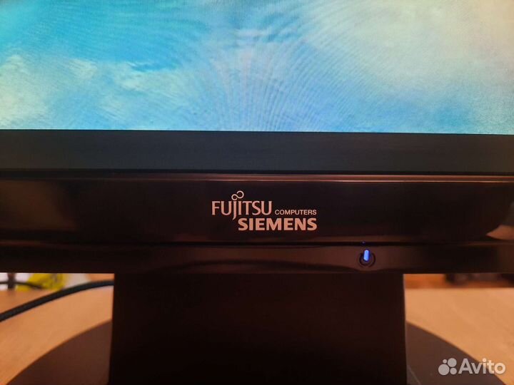 Монитор Fujitsu Siemens