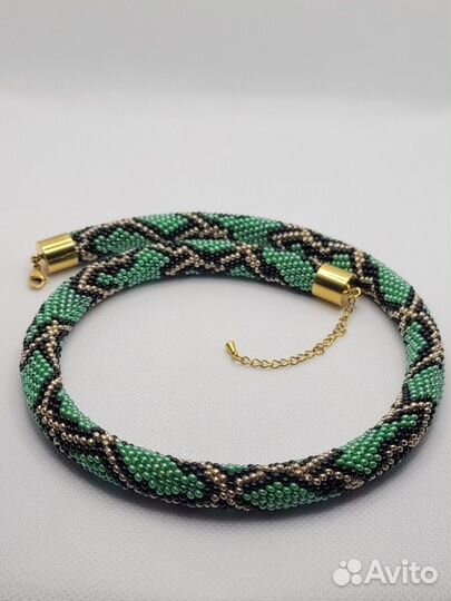 Колье чокер из бисера