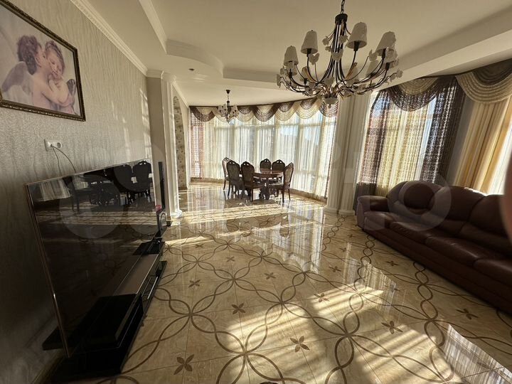 Дом 380 м² на участке 10 сот.