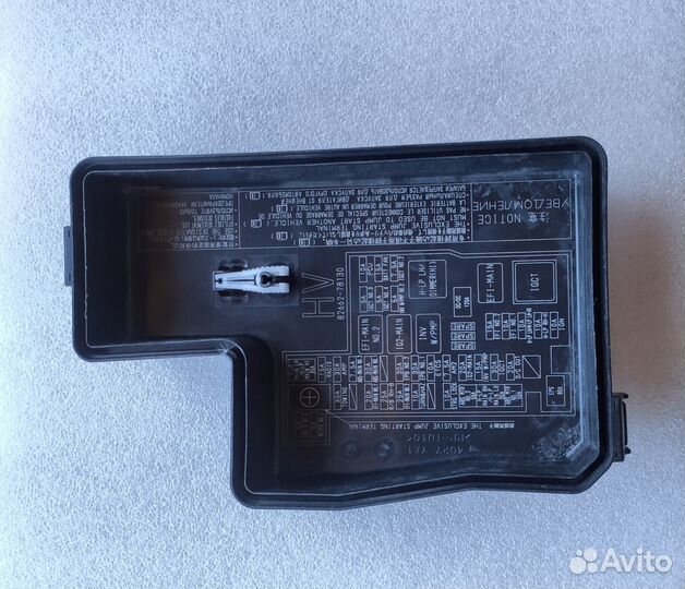 Крышка блока предохранителей Lexus NX