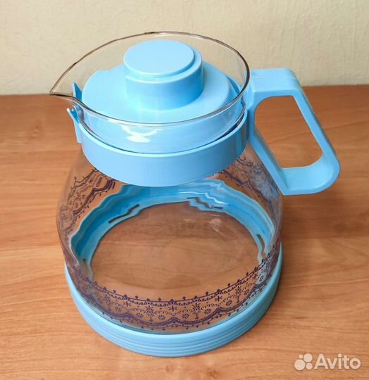 Стеклянный кувшин с крышкой