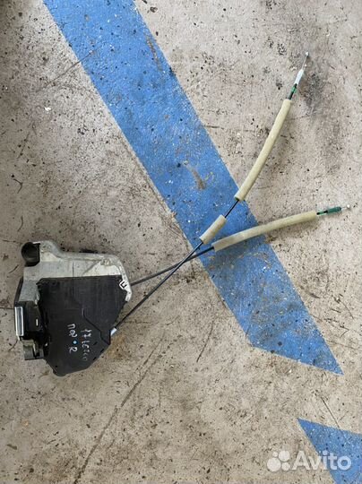 Замок передней правой двери Toyota L.C 200 2015+