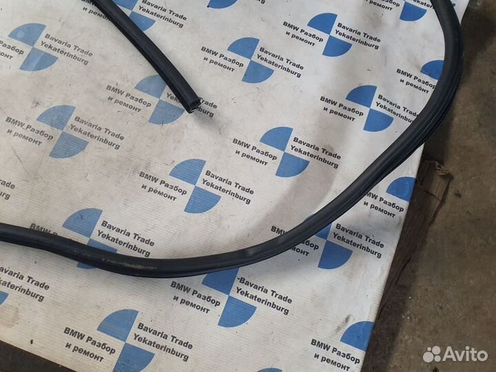 Уплотнитель задний левый BMW e90