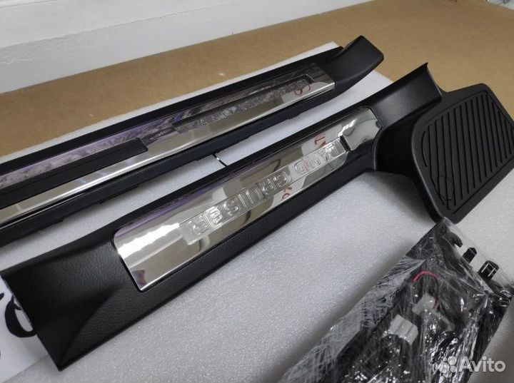 Land Cruiser 200 LED накладки на пороги N4EG5