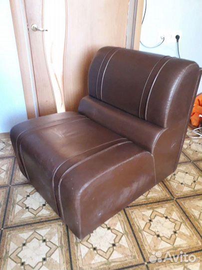 Кожанное кресло