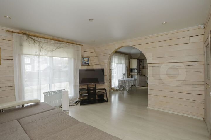 Дом 194,7 м² на участке 7,4 сот.