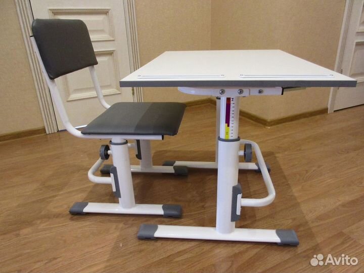 Продаю комплект растущая парта трансформер+ стул