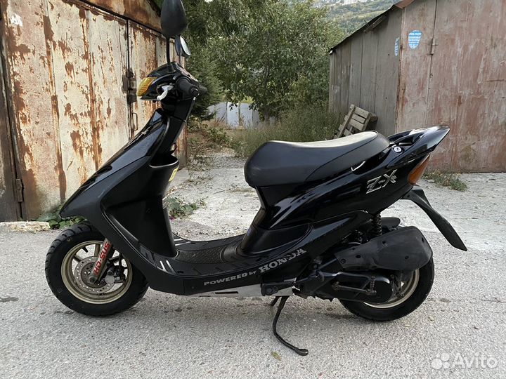 Honda Dio AF-35 ZX с контейнера
