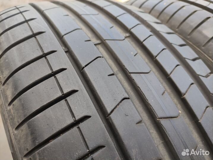 Pirelli P Zero PZ4 235/50 R19 99W