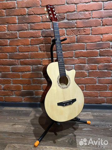 Акустическая гитара натуральная