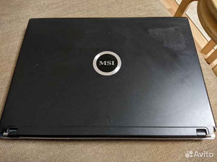 Ноутбук MSI старенький работающий