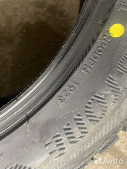 Bridgestone Blizzak DM-V2 275/50 R22 111T