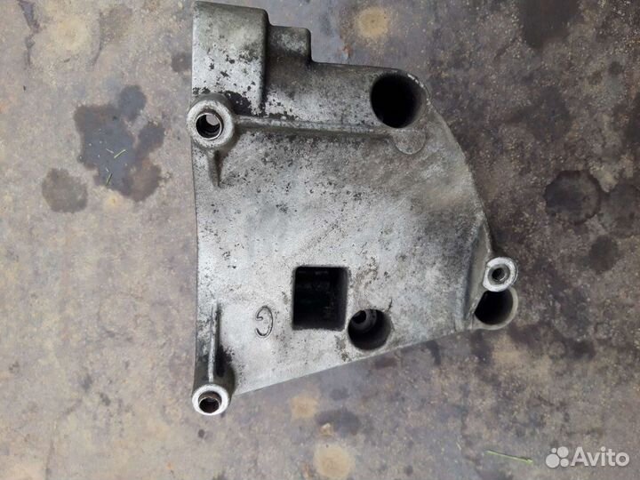 Кронштейн компрессора кондиционера BMW E39 M52