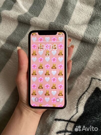 Телефон iPhone 11
