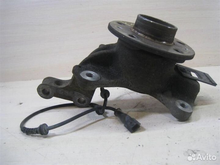 Кулак передний левый Renault Scenic 3 (JZ) 2010