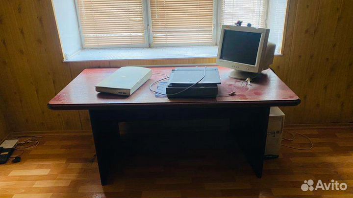 Продам столы, стеллаж