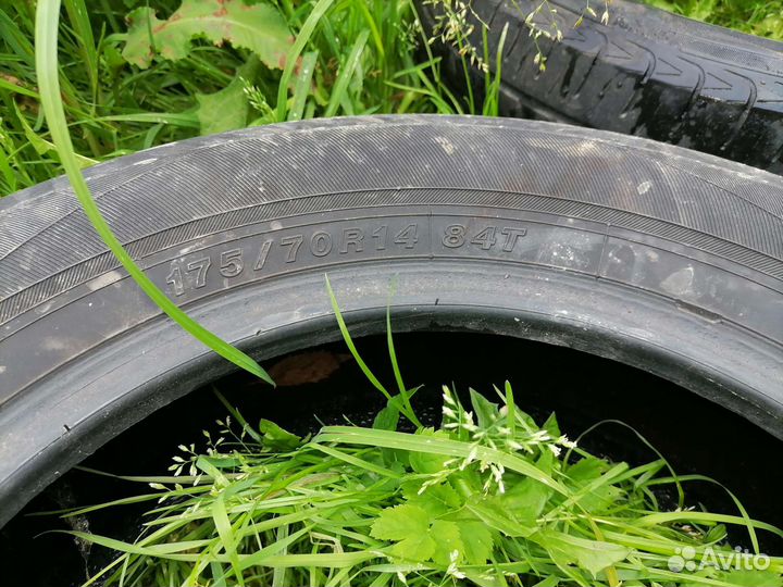 Yokohama BluEarth AE01 175/70 R14 84T