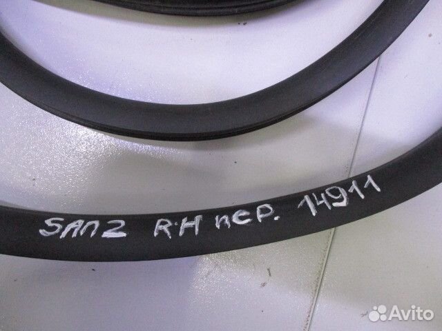 Уплотнитель двери Renault Sandero 2 Stepway 5S