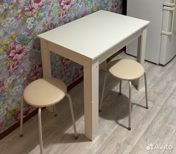 Кухонный стол и стулья