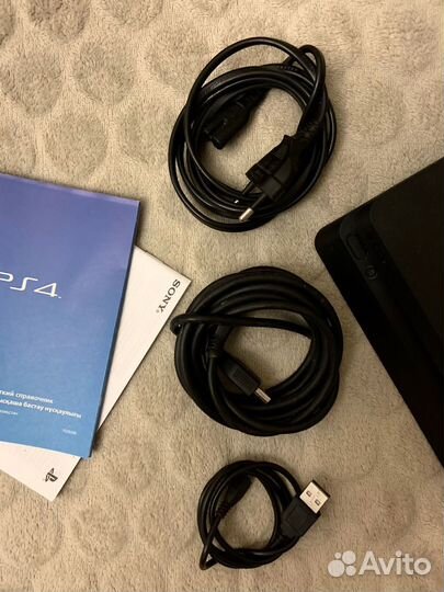 Sony PS4 Slim 1 Tb идеал, 2 джоя игры