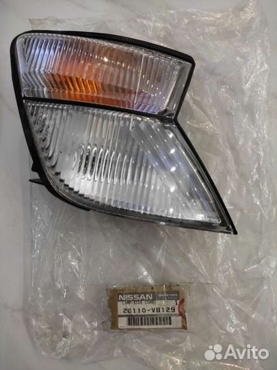 Поворотник правый Nissan Patrol Y61 дорестайлинг