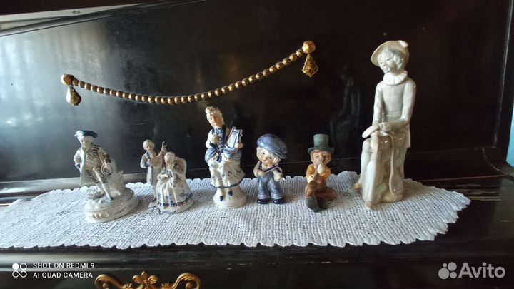 Статуэтки. Много