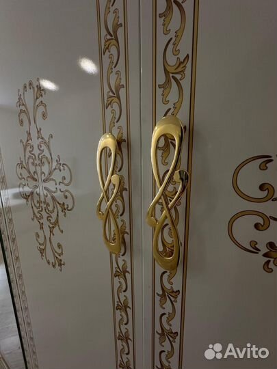 Спальный гарнитур бу белый