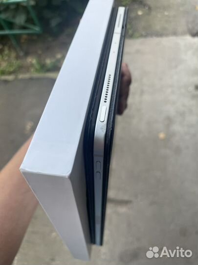 iPad 11 pro (2-го поколения) с клавиатурой