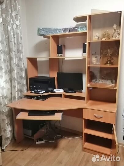 Компьютерный стол