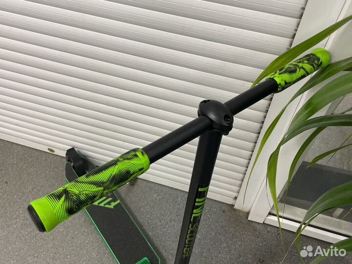 Самокат трюковой с системой HIC