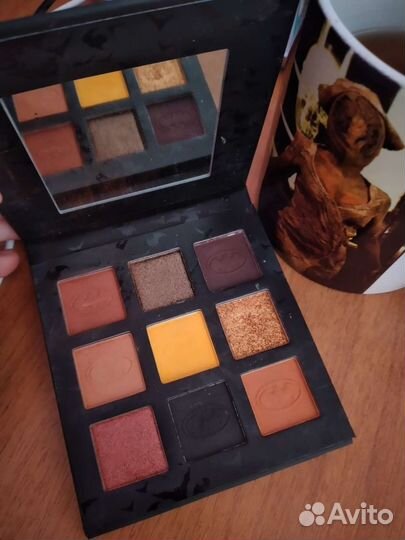 Палетка теней makeup revolution batman