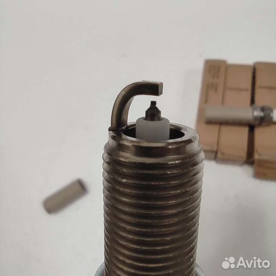 Свеча зажигания VAG 06K905611C