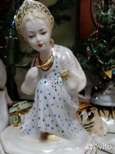 Фарфоровые статуэтки со сколами