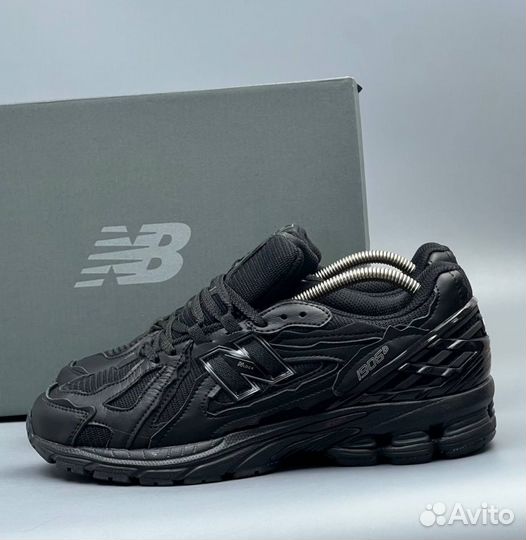 Стильные кроссовки New Balance 1906