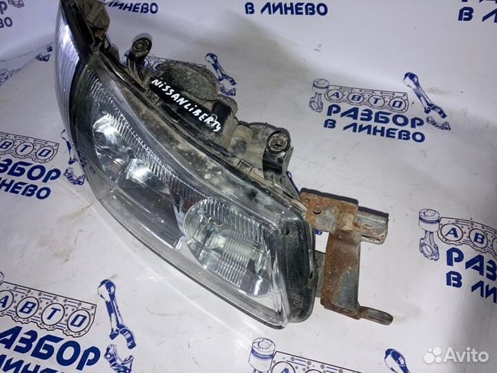 Фара галогеновая передняя правая Nissan Liberty