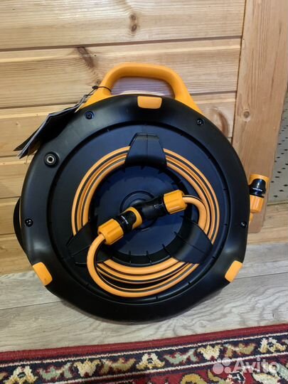 Катушка со шлангом для полива fiskars