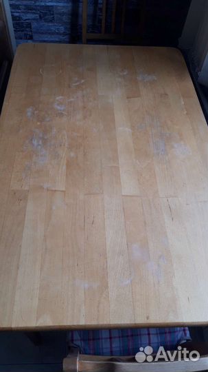 Стол и стулья