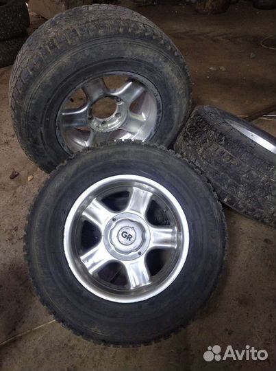 Зимняя резина на дисках 245 70 16