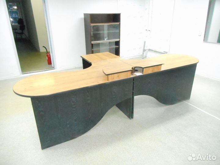 Комплект 2 компьютерных стола и вставка