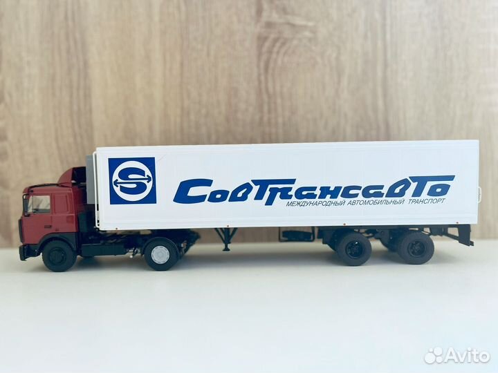 Модель грузовика маз с прицепом,масштаб1/43