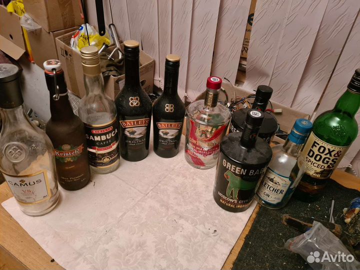 Пустые бутылки для коллекции