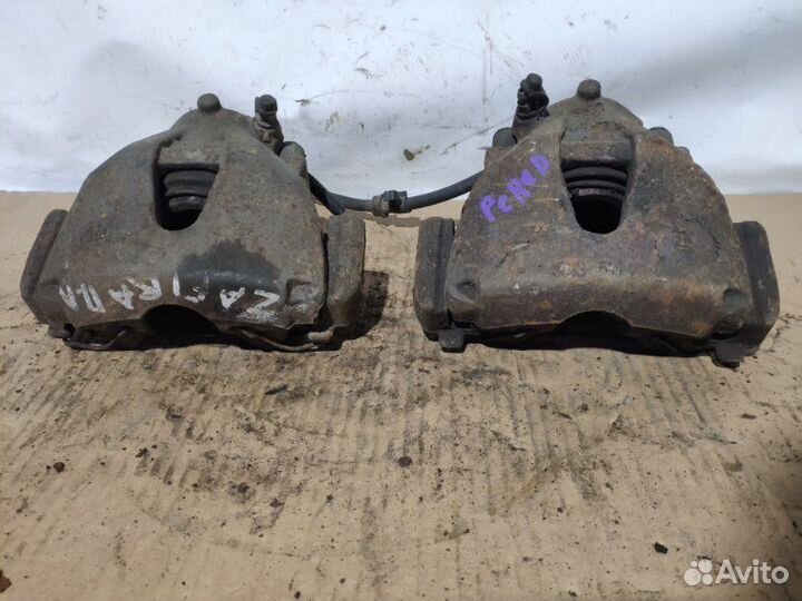 Суппорт тормозной передний Opel Zafira B, Astra H