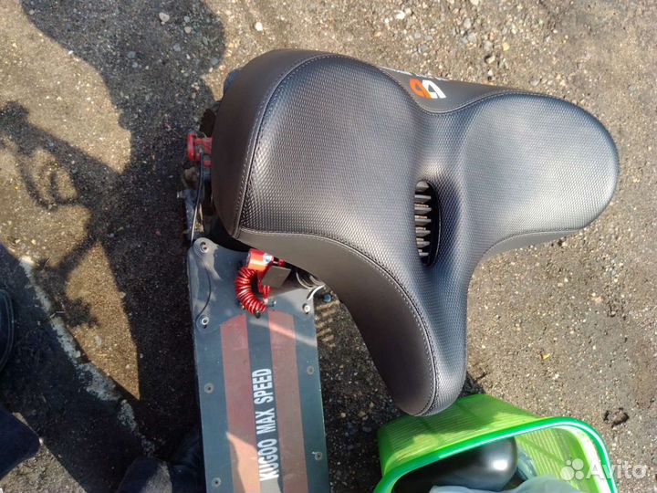 Есть Седло Супер, большое и среднее Велос