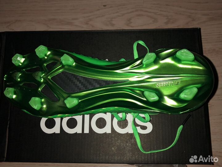 Футбольные бутсы adidas
