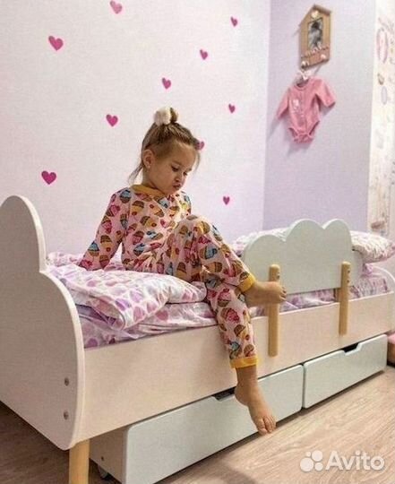 Детская кровать с комодом